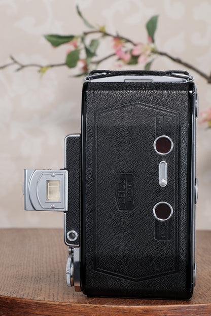 99.9 % MINT! 1938 Zeiss Ikon 6x9 Super Ikonta C with rare original box and mask, CLA’d, Freshly Serviced!