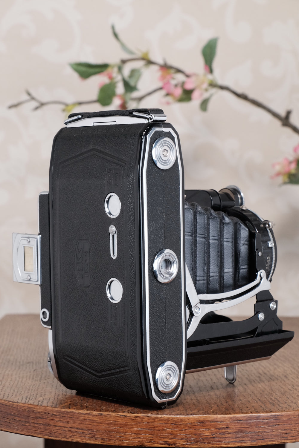 99.9 % MINT! 1938 Zeiss Ikon 6x9 Super Ikonta C with rare original box and mask, CLA’d, Freshly Serviced!