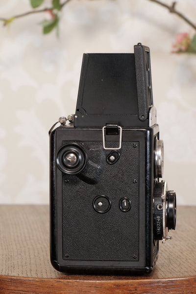 Superb 1938 Voigtlander Brillant 6x6 TLR, CLA'd, Freshly Serviced!