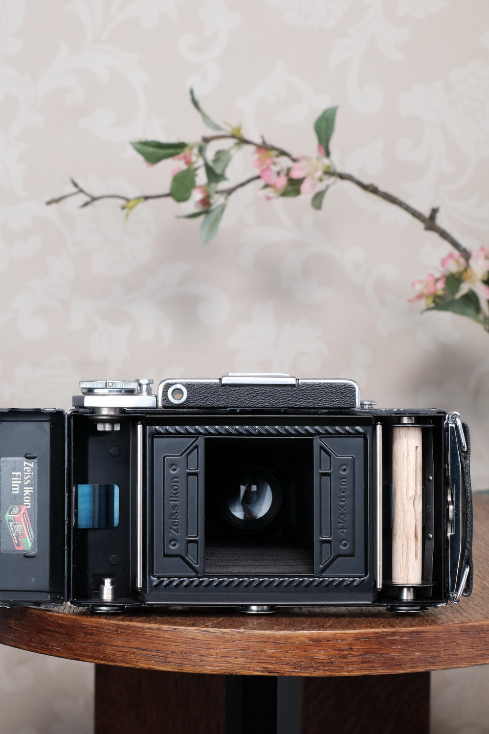 99.9 % MINT! 1938 Zeiss Ikon 6x9 Super Ikonta C with rare original box and mask, CLA’d, Freshly Serviced!