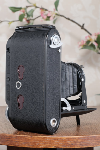 Rare! (leather version) 1948 Voigtlander Bessa Rangefinder with Heliar lens! Freshly Serviced, CLA'd.
