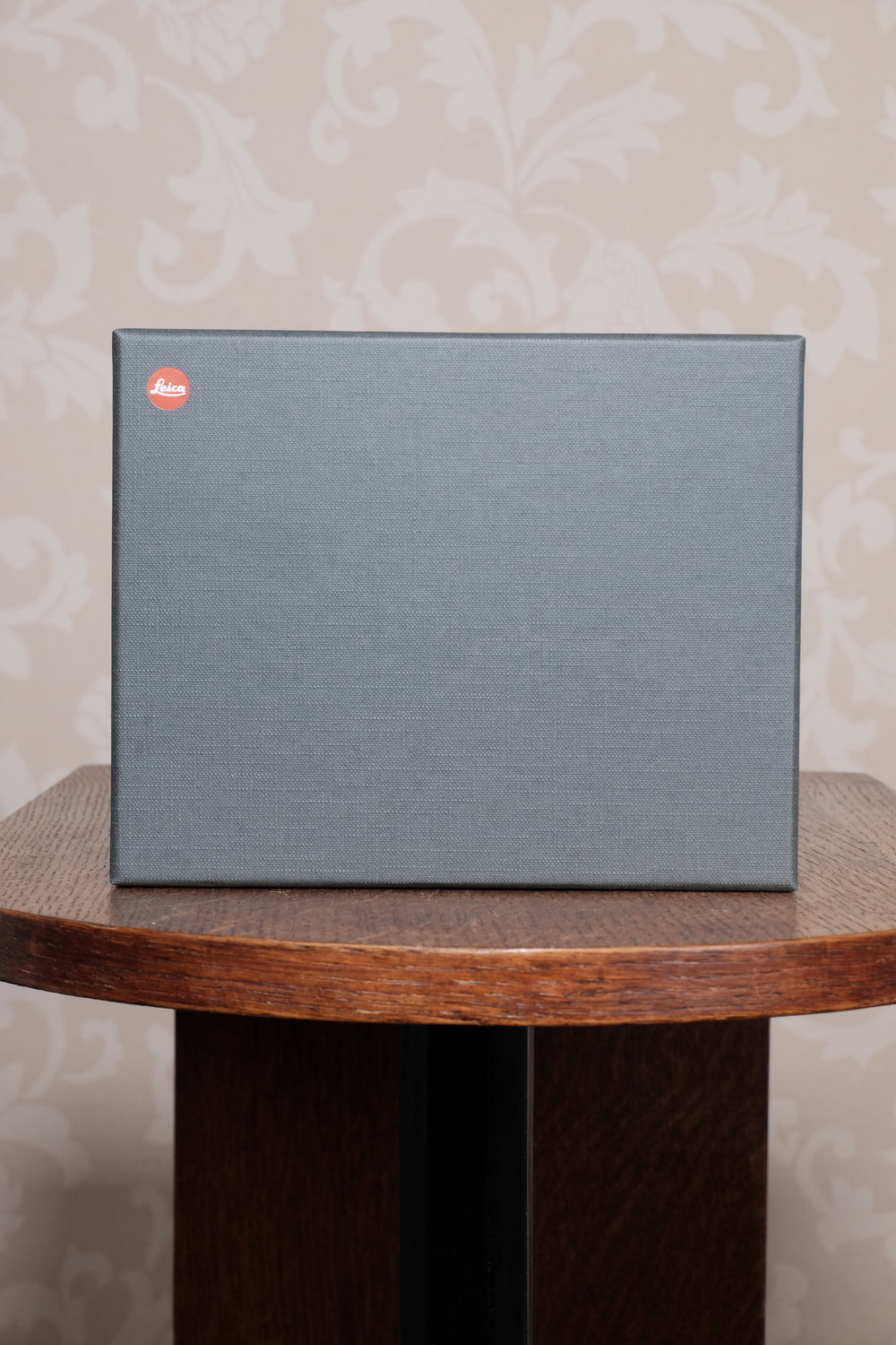 Superb Leica X1 with superb 2.8/24mm Elmarit lens, complete with original packaging!