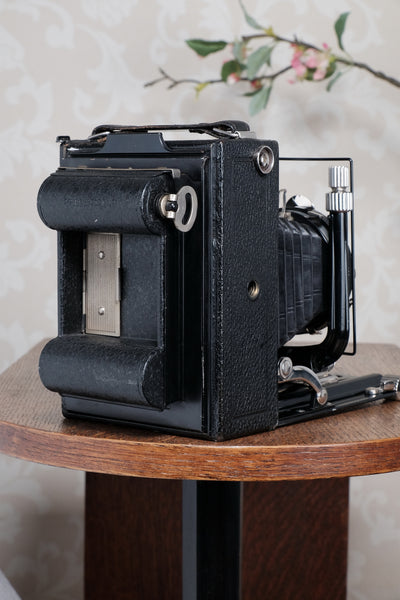 Superb! 1928 Voigtlander Bergheil Camera with Heliar lens and Rollex-Patent Roll-film back, Freshly serviced, CLA'd!