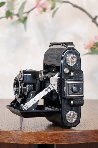 Superb! 1934 ZEISS-IKON SUPER IKONTA A, 6x4.5, Tessar lens and original leather case, CLA'd, Freshly Serviced!
