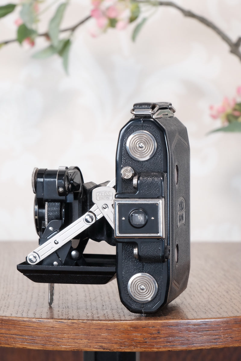 Superb! 1934 ZEISS-IKON SUPER IKONTA A, 6x4.5, Tessar lens and original leather case, CLA'd, Freshly Serviced!