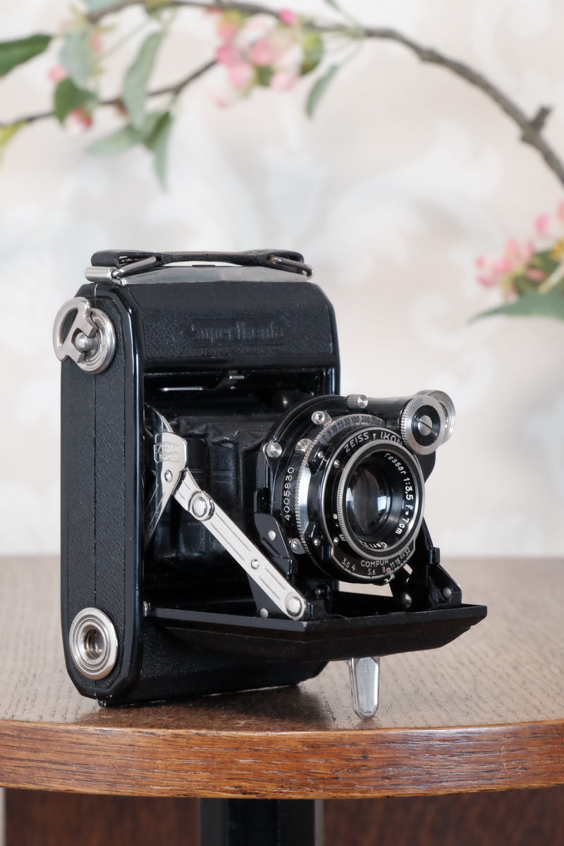 Superb! 1934 ZEISS-IKON SUPER IKONTA A, 6x4.5, Tessar lens and original leather case, CLA'd, Freshly Serviced!