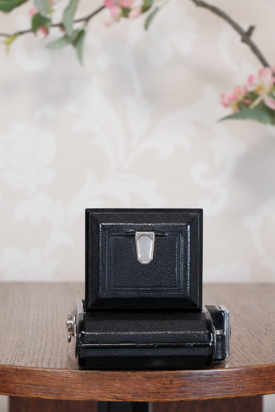 Superb! 1934 ZEISS-IKON SUPER IKONTA A, 6x4.5, Tessar lens and original leather case, CLA'd, Freshly Serviced!