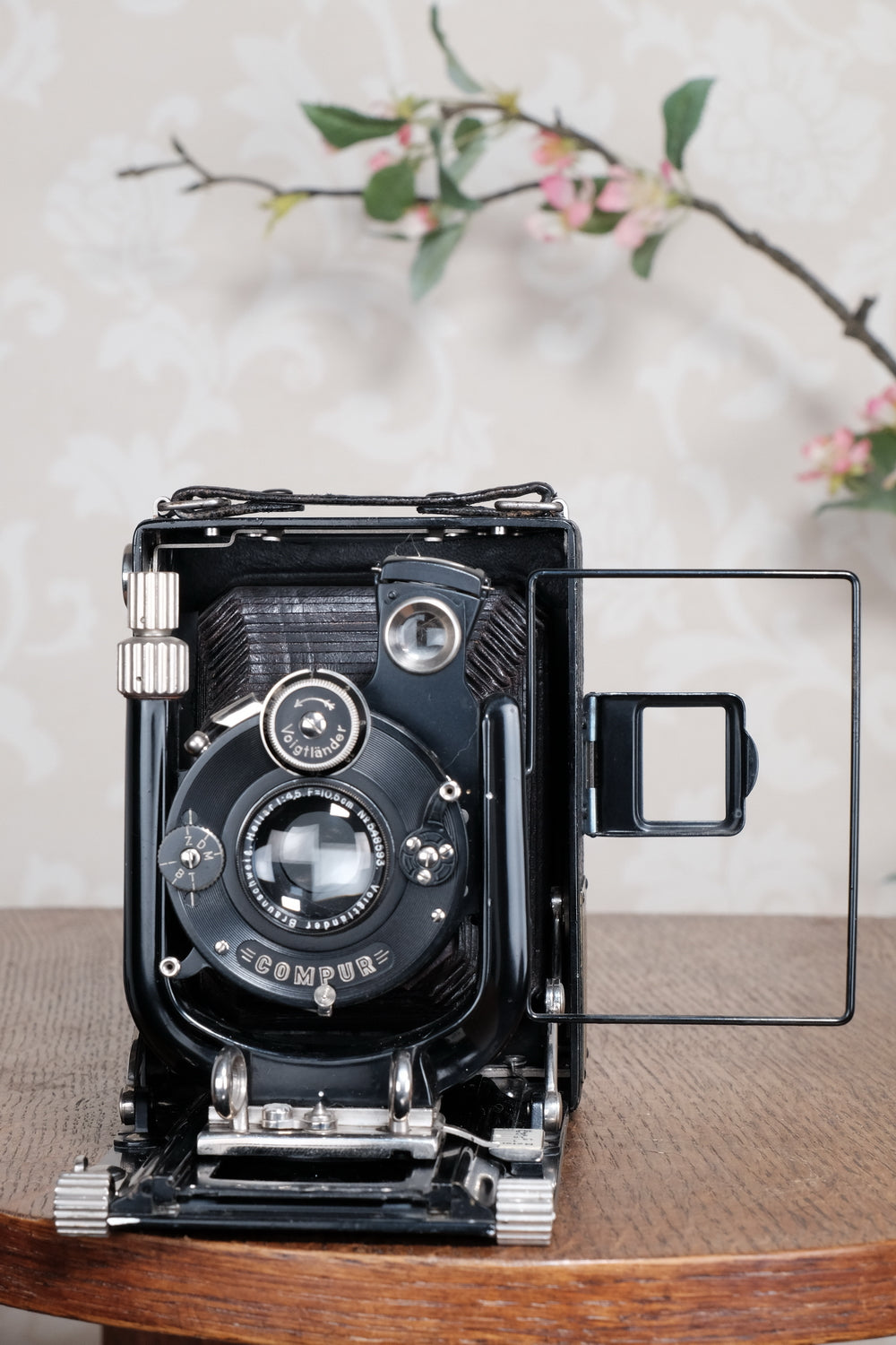 Superb! 1929 Voigtlander Bergheil Camera with Heliar lens. With 120 roll-film back by Rollex-Patent. Freshly serviced CLA’d