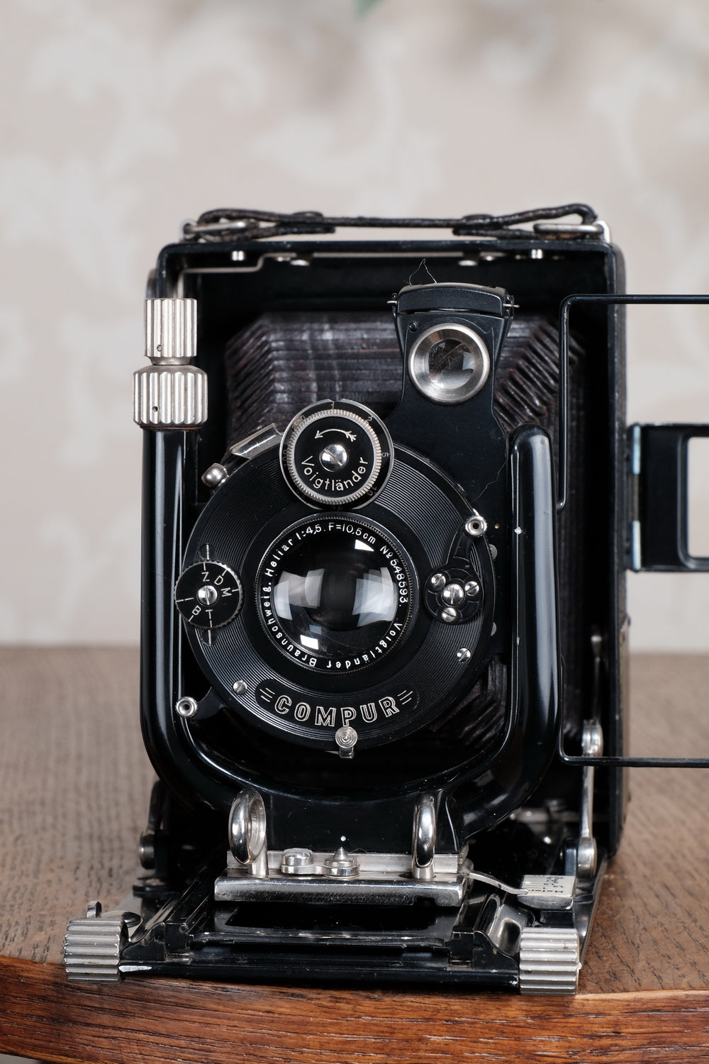 Superb! 1929 Voigtlander Bergheil Camera with Heliar lens. With 120 roll-film back by Rollex-Patent. Freshly serviced CLA’d