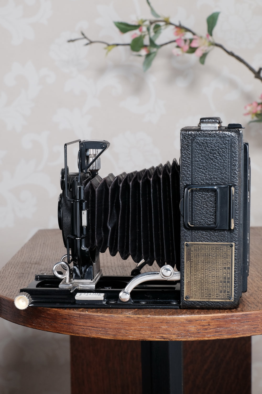 Superb! 1929 Voigtlander Bergheil Camera with Heliar lens. With 120 roll-film back by Rollex-Patent. Freshly serviced CLA’d