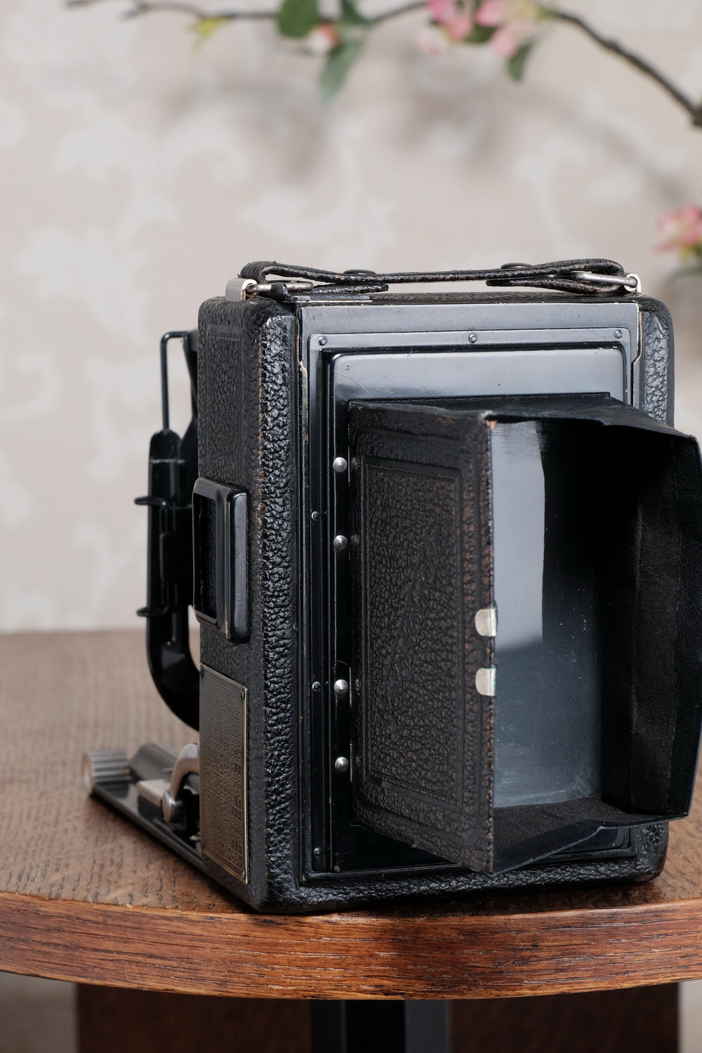 Superb! 1929 Voigtlander Bergheil Camera with Heliar lens. With 120 roll-film back by Rollex-Patent. Freshly serviced CLA’d