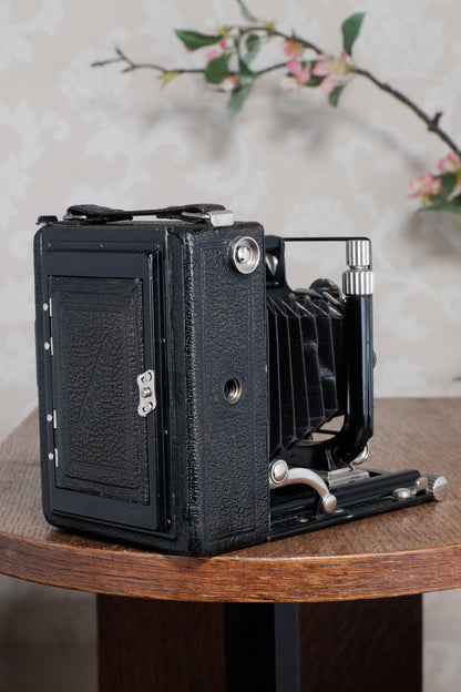 Superb! 1929 Voigtlander Bergheil Camera with Heliar lens. With 120 roll-film back by Rollex-Patent. Freshly serviced CLA’d