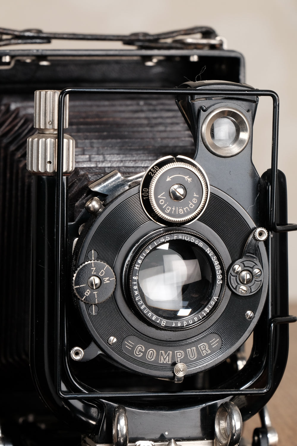Superb! 1929 Voigtlander Bergheil Camera with Heliar lens. With 120 roll-film back by Rollex-Patent. Freshly serviced CLA’d