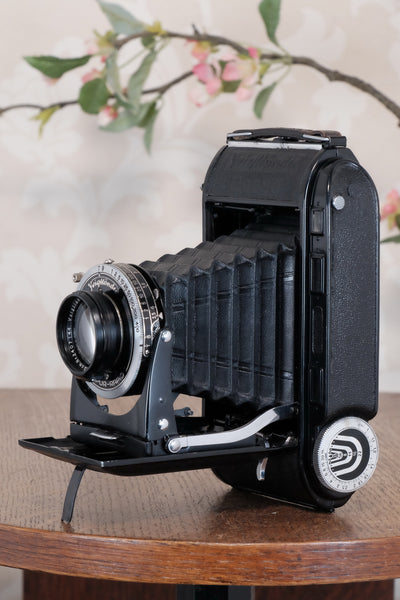 SUPERB!, 1940 Voigtlander Bessa Rangefinder with HELIAR LENS! 6x9, Freshly Serviced, CLA'd.