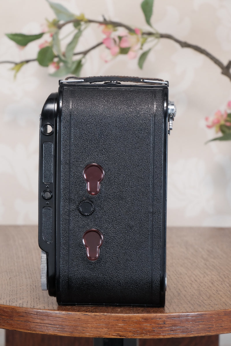 SUPERB!, 1940 Voigtlander Bessa Rangefinder with HELIAR LENS! 6x9, Freshly Serviced, CLA'd.