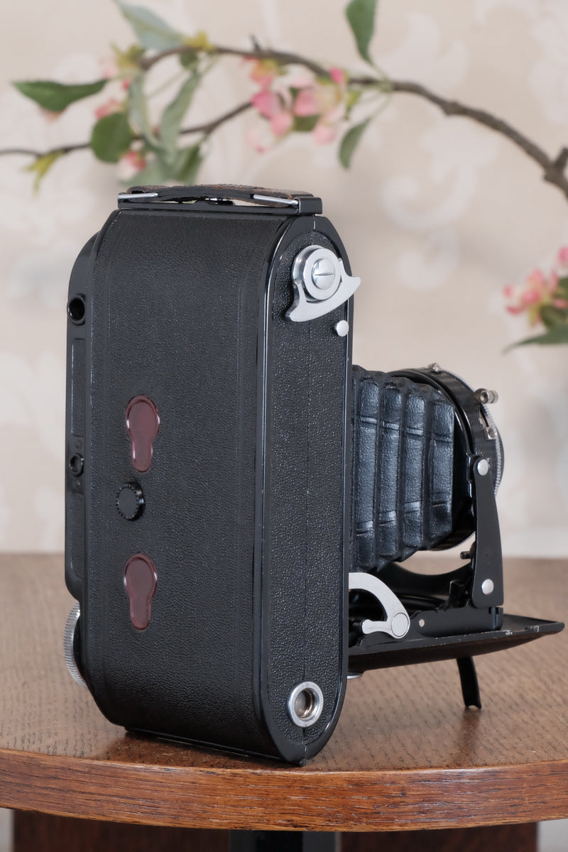 SUPERB!, 1940 Voigtlander Bessa Rangefinder with HELIAR LENS! 6x9, Freshly Serviced, CLA'd.