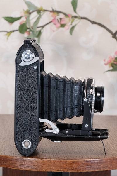 SUPERB!, 1940 Voigtlander Bessa Rangefinder with HELIAR LENS! 6x9, Freshly Serviced, CLA'd.