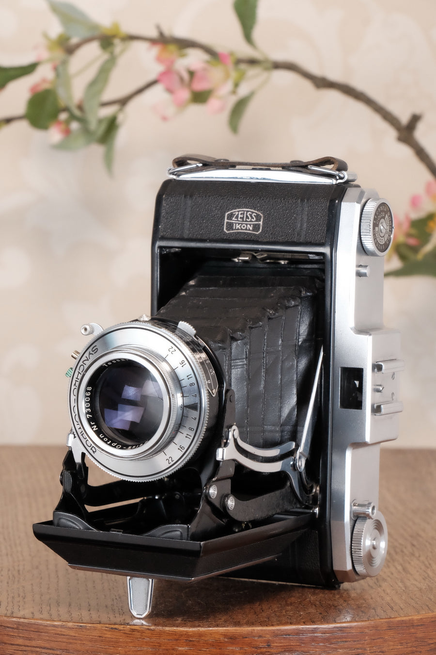SUPERB! 1952 Zeiss-Ikon 6x9 Ikonta 523/2, Synchro-Compur & Coated Zeiss Tessar lens. CLA'd, Freshly Serviced!