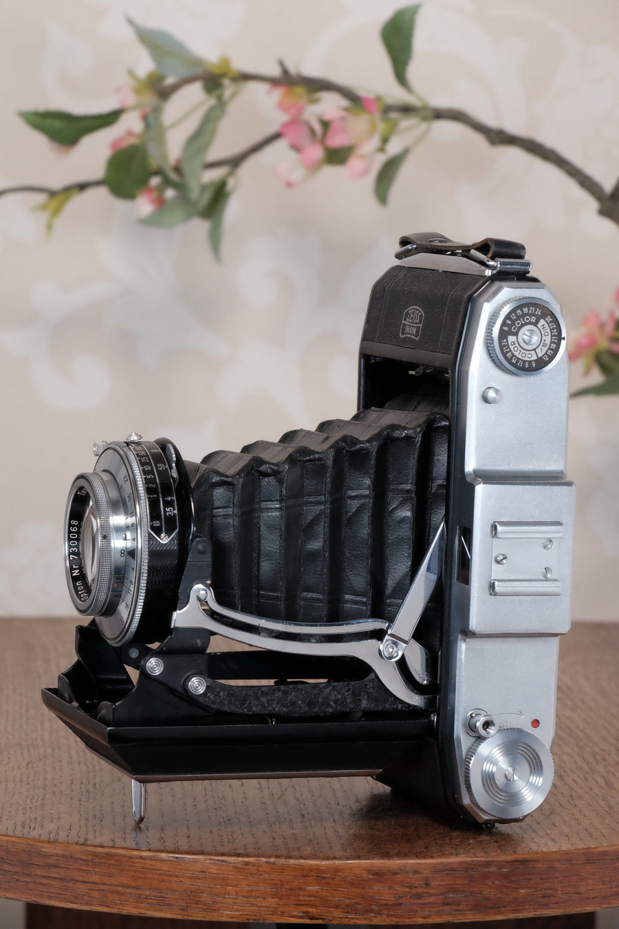 SUPERB! 1952 Zeiss-Ikon 6x9 Ikonta 523/2, Synchro-Compur & Coated Zeiss Tessar lens. CLA'd, Freshly Serviced!