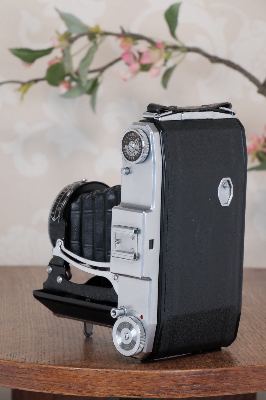 SUPERB! 1952 Zeiss-Ikon 6x9 Ikonta 523/2, Synchro-Compur & Coated Zeiss Tessar lens. CLA'd, Freshly Serviced!