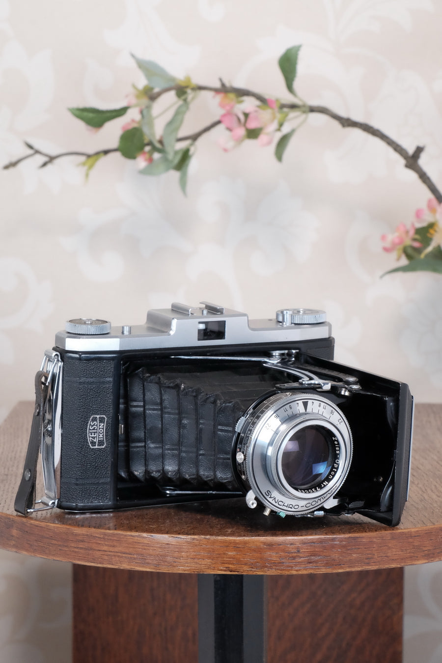 SUPERB! 1952 Zeiss-Ikon 6x9 Ikonta 523/2, Synchro-Compur & Coated Zeiss Tessar lens. CLA'd, Freshly Serviced!