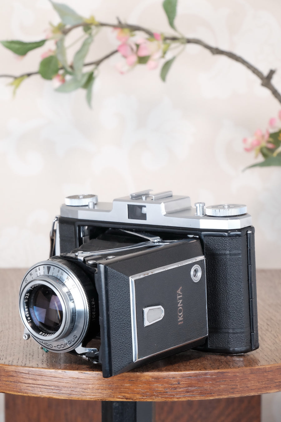 SUPERB! 1952 Zeiss-Ikon 6x9 Ikonta 523/2, Synchro-Compur & Coated Zeiss Tessar lens. CLA'd, Freshly Serviced!