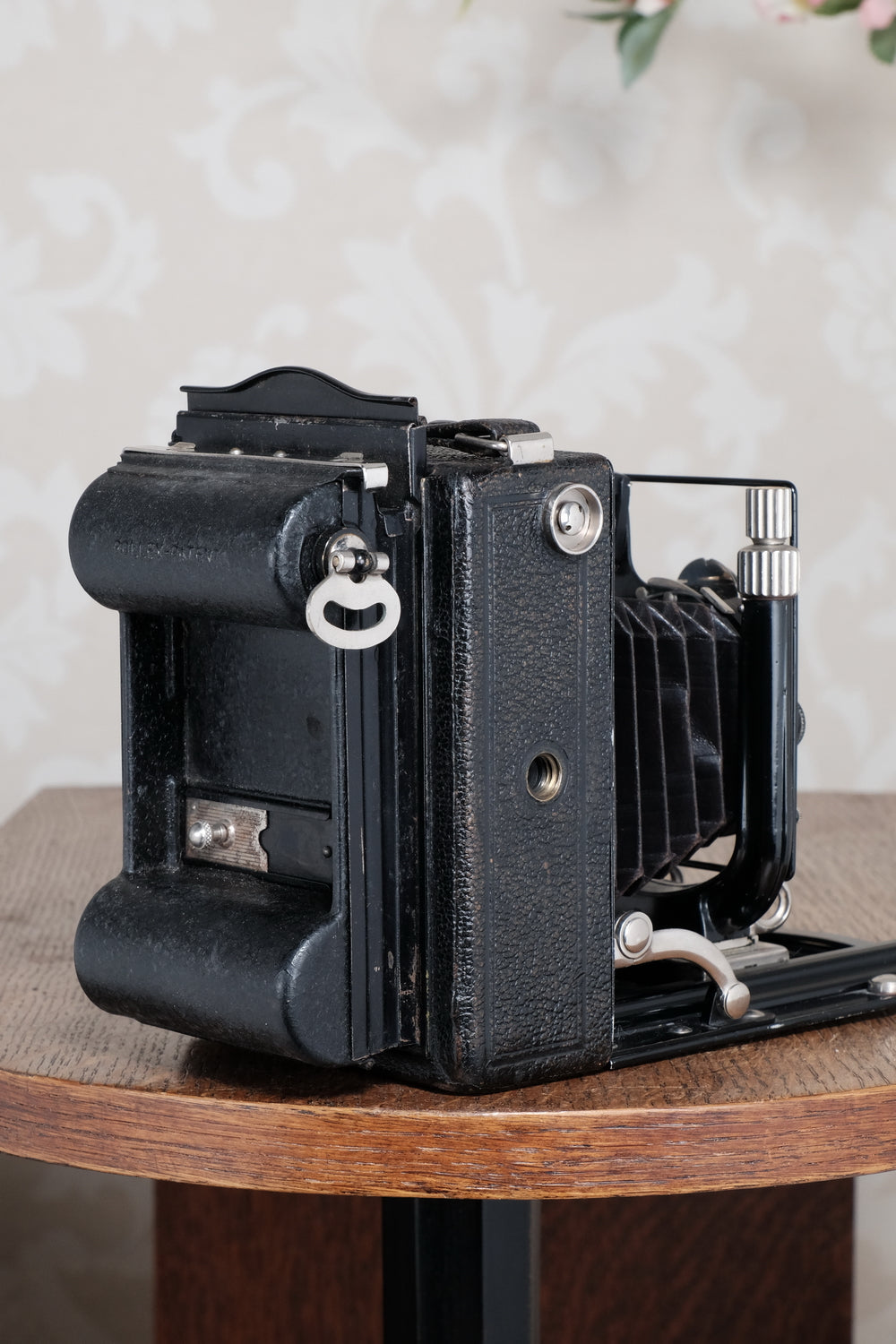 Superb! 1929 Voigtlander Bergheil Camera with Heliar lens. With 120 roll-film back by Rollex-Patent. Freshly serviced CLA’d