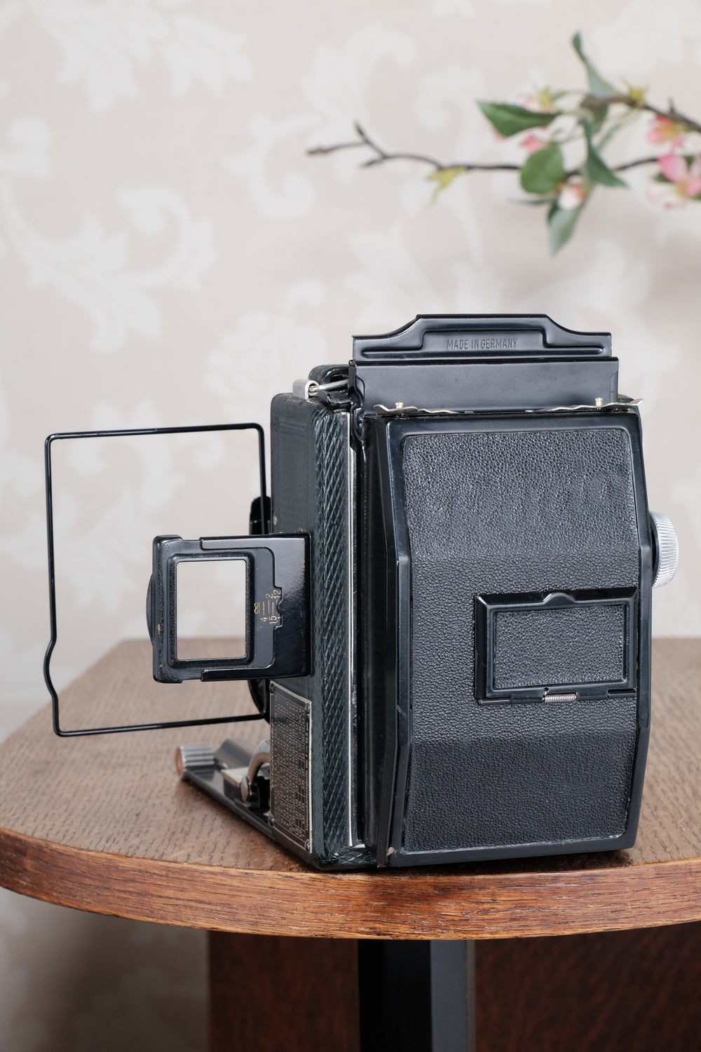 Near Mint! Rare Green Voigtlander 1934 Bergheil Camera (De Luxe) with Heliar lens and 6x9 Rada 120 roll-film back! Freshly serviced, CLA'd!