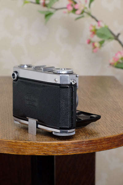 Superb! 1952 Zeiss Ikon Contessa 533/24, FRESHLY SERVICED! - Zeiss-Ikon- Petrakla Classic Cameras