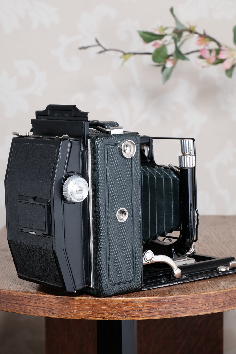 Near Mint! Rare Green Voigtlander 1934 Bergheil Camera (De Luxe) with Heliar lens and 6x9 Rada 120 roll-film back! Freshly serviced, CLA'd!