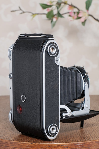 Superb! 1954 Voigtlander 6x9 Bessa II with Color Heliar lens and case. Freshly serviced, CLA'd