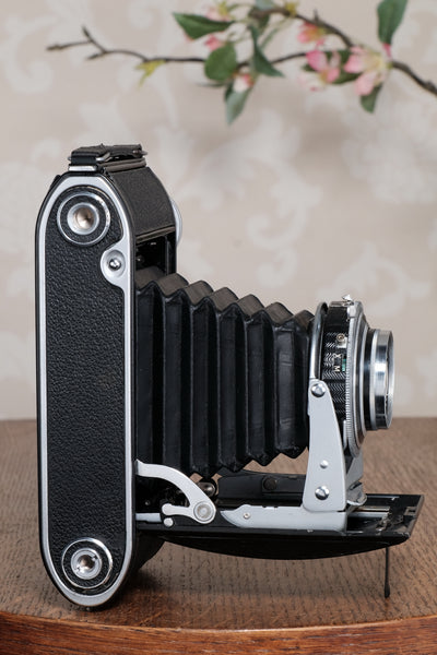 Superb! 1954 Voigtlander 6x9 Bessa II with Color Heliar lens and case. Freshly serviced, CLA'd
