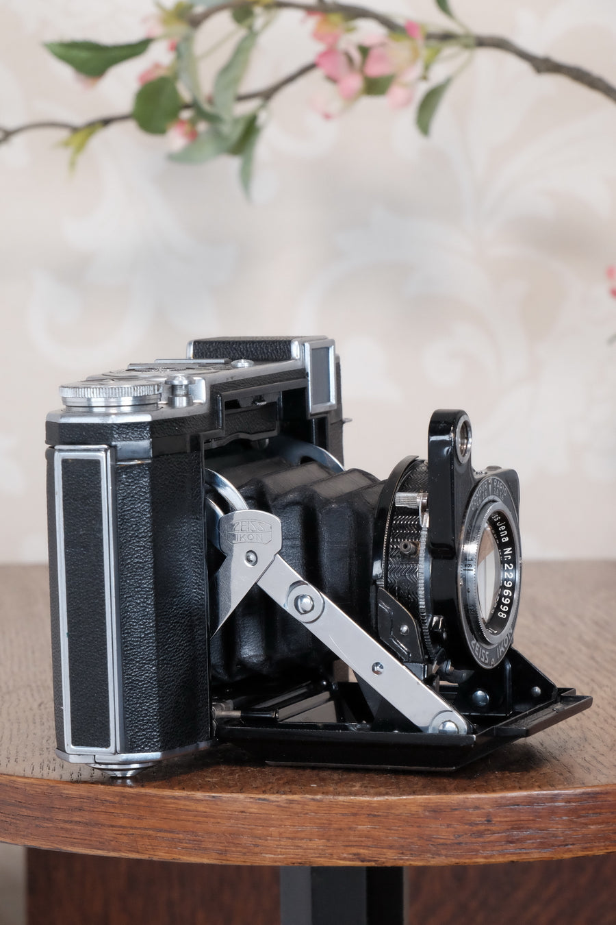 Superb, 1938 Zeiss Ikon Super Ikonta 6x6, Tessar lens. CLA'd, Freshly Serviced!