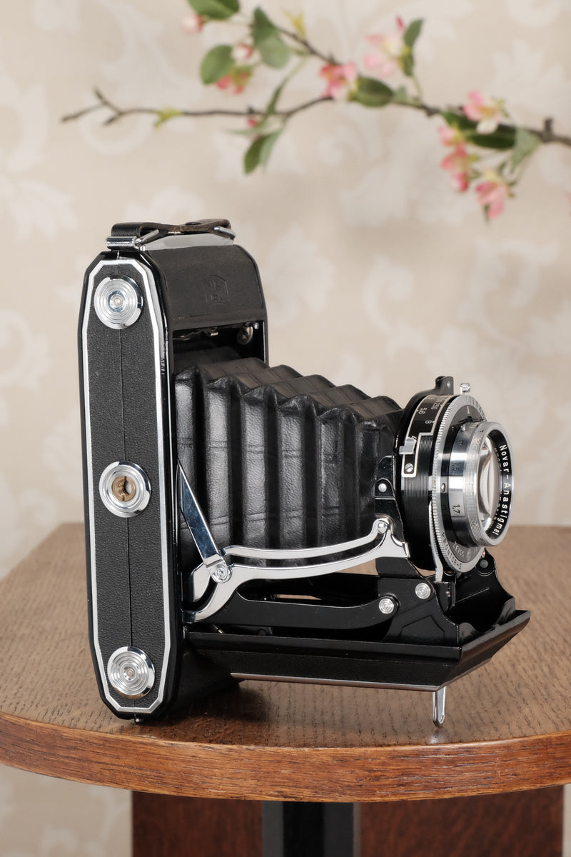 Superb! circa 1950 Zeiss Ikon Ikonta, 6x9, CLA'd, Freshly Serviced! - Zeiss-Ikon- Petrakla Classic Cameras