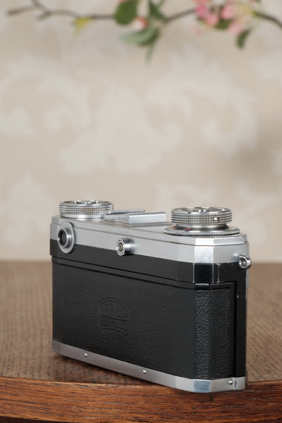 Superb! 1958 Zeiss Ikon Contax IIa with Original Leather Case. CLA'd, Freshly Serviced!