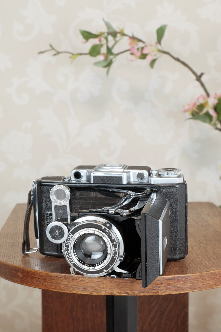 Excellent! 1936 Zeiss Ikon Super Ikonta 6x9, Tessar lens, CLA'd, Freshly Serviced!