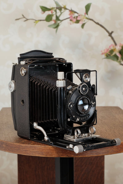 Excellent! 1930 Voigtlander Bergheil Camera with Heliar lens and Rada Roll-film back, Freshly serviced, CLA'd!
