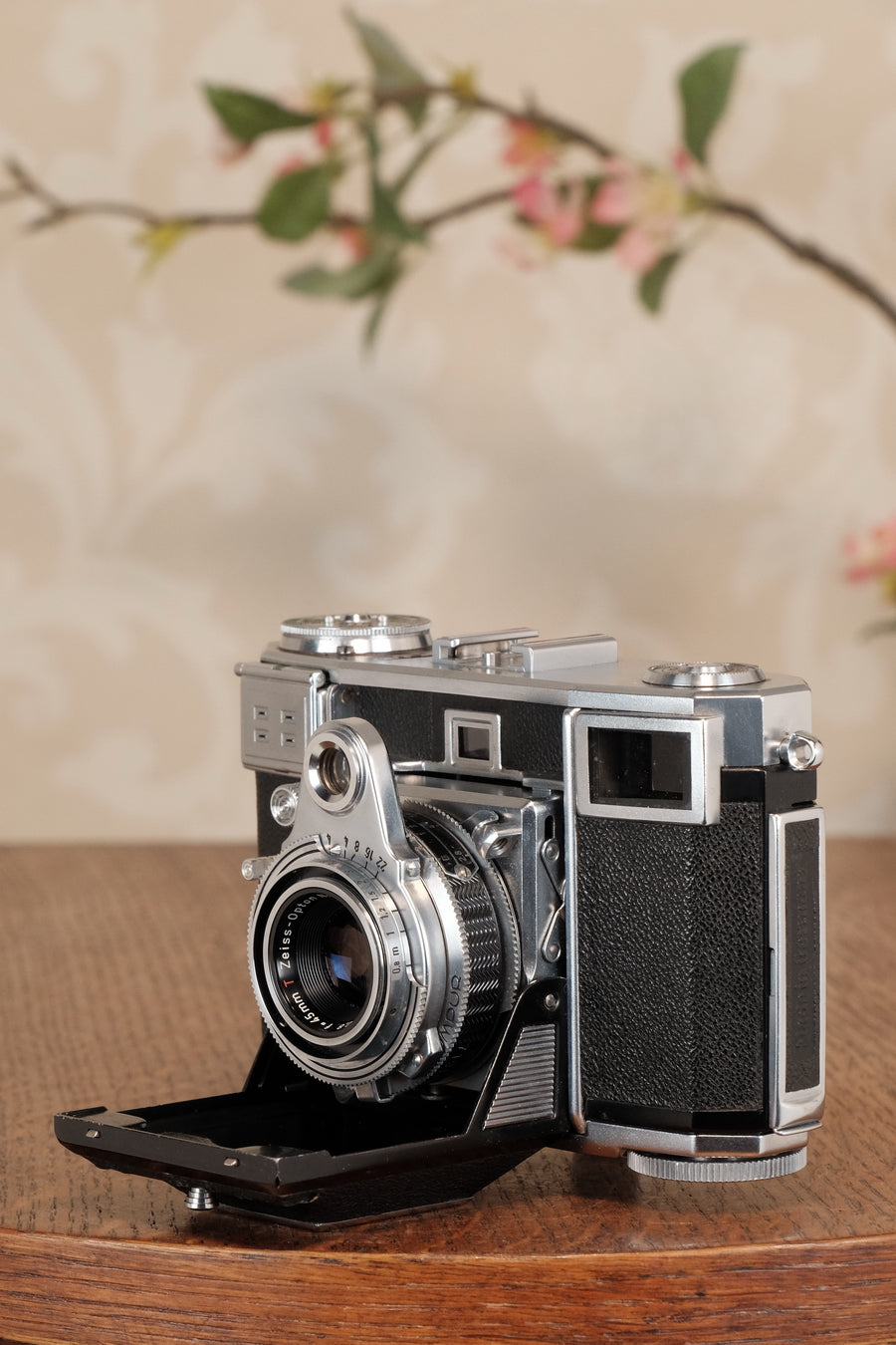 Near Mint! 1952 Zeiss Ikon Contessa 533/24 with case, CLA'd, Freshly serviced!