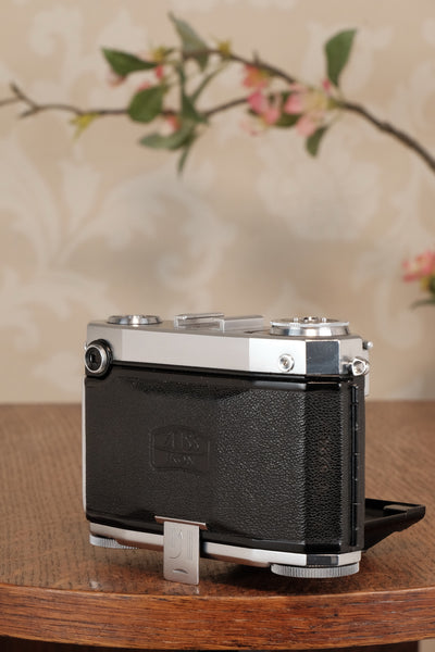 Near Mint! 1952 Zeiss Ikon Contessa 533/24 with case, CLA'd, Freshly serviced!