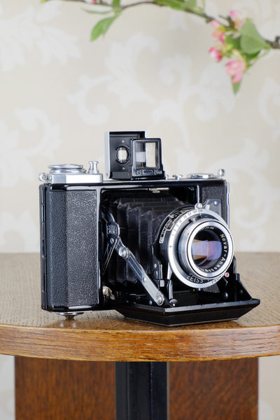 Near Mint! 1953 Zeiss Ikon Ikonta, CLA'd, Freshly Serviced! - Zeiss-Ikon- Petrakla Classic Cameras