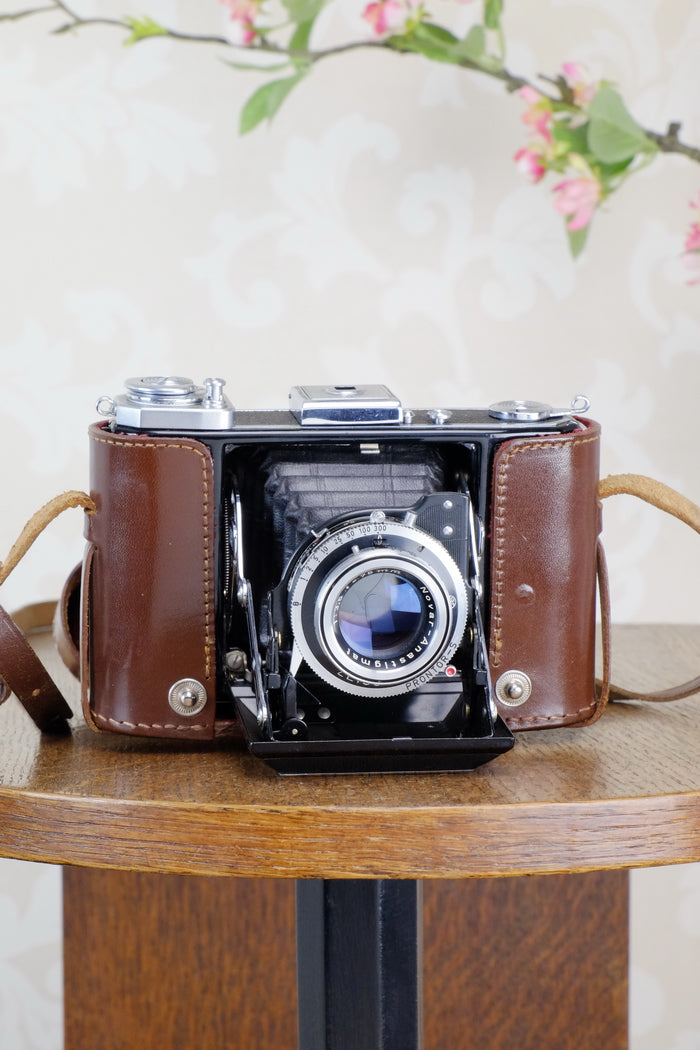 Near Mint! 1953 Zeiss Ikon Ikonta, CLA'd, Freshly Serviced! - Zeiss-Ikon- Petrakla Classic Cameras