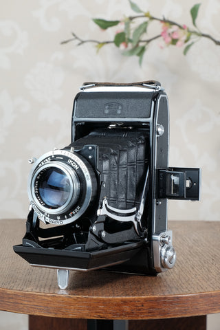 Near mint! 1946 Zeiss Ikon Ikonta with coated Tessar and case, CLA'd, Freshly Serviced!