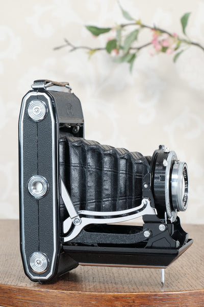 Near mint! 1946 Zeiss Ikon Ikonta with coated Tessar and case, CLA'd, Freshly Serviced!