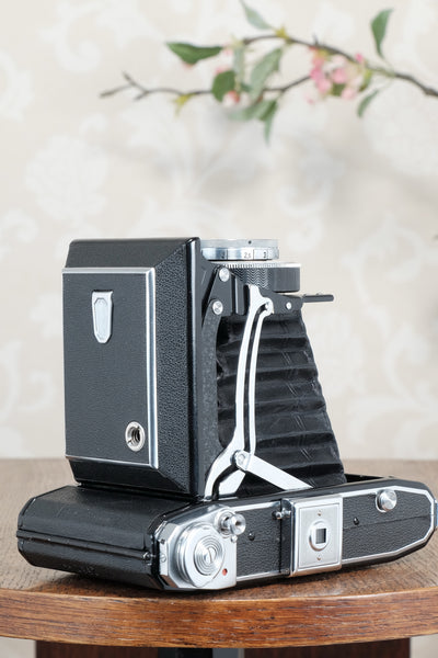 Near mint! 1946 Zeiss Ikon Ikonta with coated Tessar and case, CLA'd, Freshly Serviced!