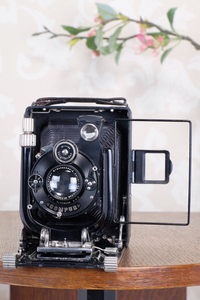 Superb! 1933 Voigtlander Bergheil Camera with Heliar lens and Rada Roll-film back, Freshly serviced, CLA'd!