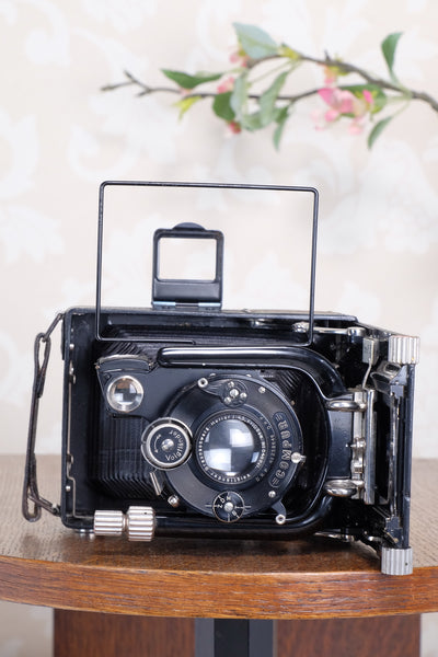 Superb! 1933 Voigtlander Bergheil Camera with Heliar lens and Rada Roll-film back, Freshly serviced, CLA'd!