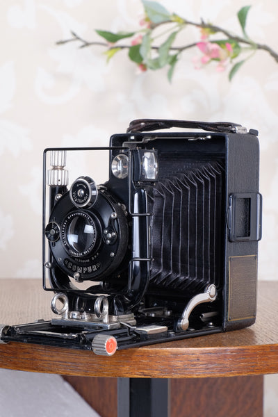 Superb! 1933 Voigtlander Bergheil Camera with Heliar lens and Rada Roll-film back, Freshly serviced, CLA'd!