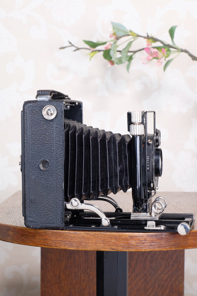 Superb! 1933 Voigtlander Bergheil Camera with Heliar lens and Rada Roll-film back, Freshly serviced, CLA'd!