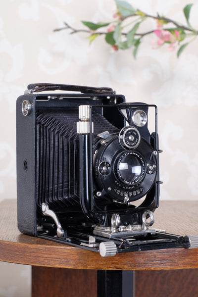 Superb! 1933 Voigtlander Bergheil Camera with Heliar lens and Rada Roll-film back, Freshly serviced, CLA'd!