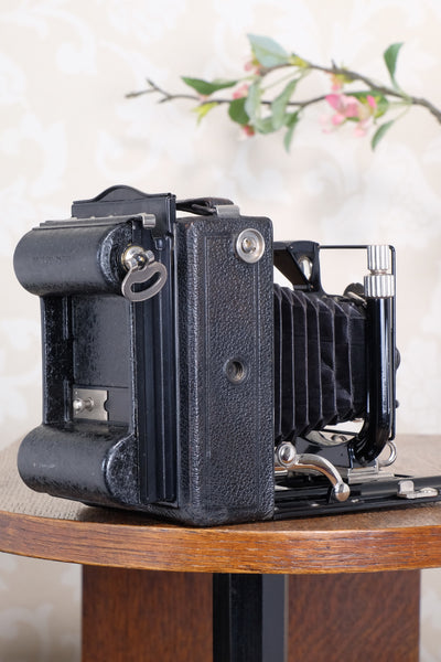 Superb! 1933 Voigtlander Bergheil Camera with Heliar lens and Rada Roll-film back, Freshly serviced, CLA'd!